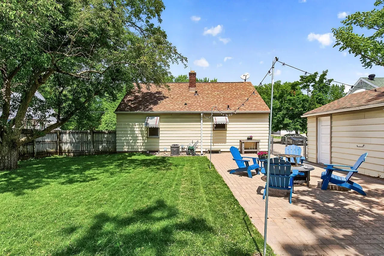 3 bed, 1696 sqft, $2,350 — Photo 4