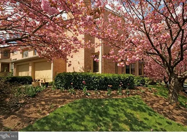82 Amity Dr, Chesterbrook, PA 19087