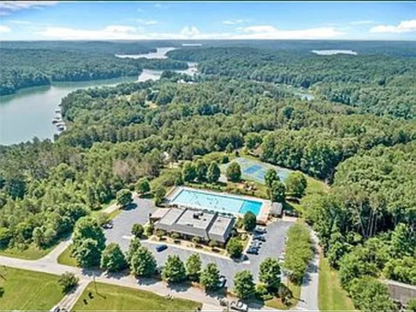 502 Newbury Cir, Westminster, SC 29693