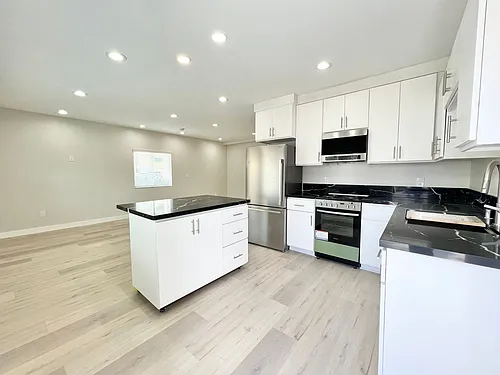 1001 E Broadway Photo 1