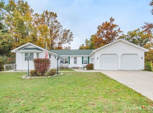 823 Morgan Dr, Belding, MI 48809