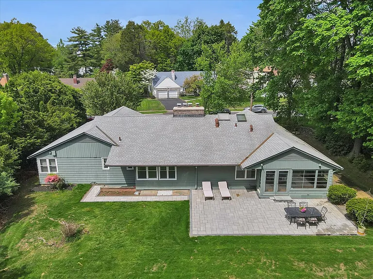 11 W Ridge Dr — Photo 52