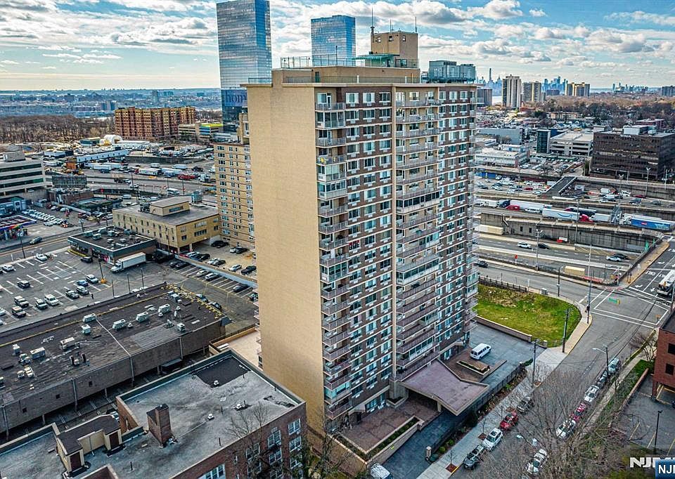 1st image of 2150 Center Avenue