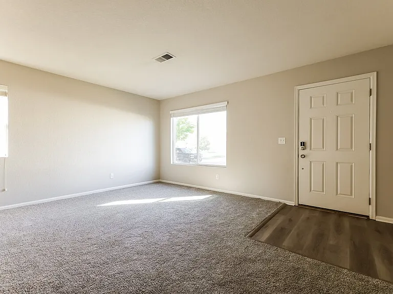 18609 E 45th Pl — Photo 6