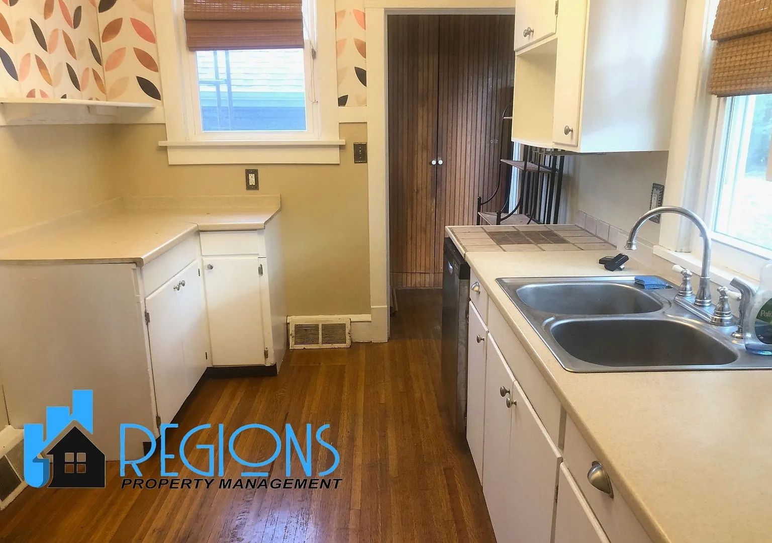 Beautiful 3BR 2 bath home in Bloomington, hardwood floors throughout, convenient location — Photo 4