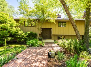 1S445 Sunnybrook Rd, Glen Ellyn, IL 60137