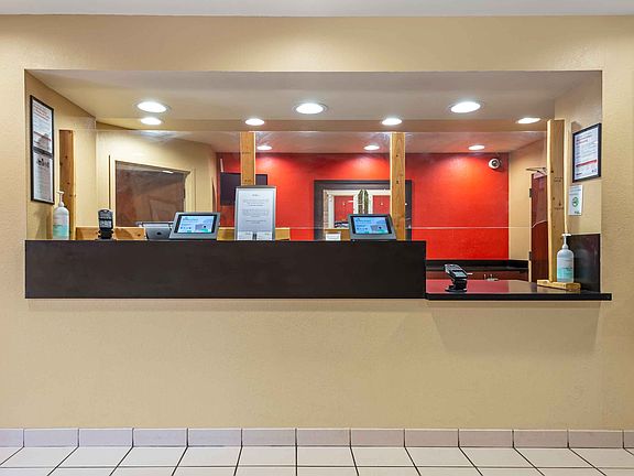 Lobby and Guest Check-in