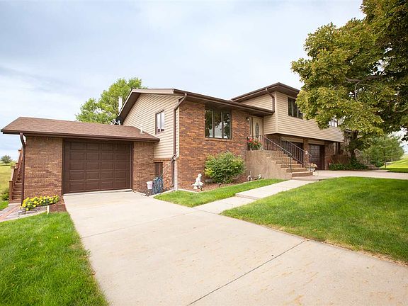 2nd image of 6 Brassie Dr