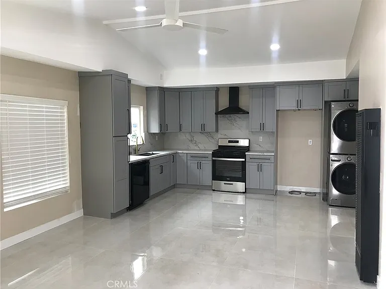 135 1/2 W 88th St #135-1/2 — Photo 7