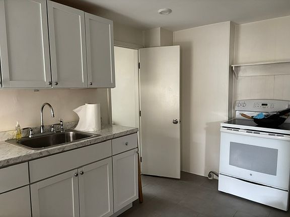 5th image of 7 Wade Ave Floor 1