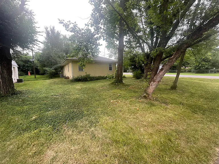 2901 W Walnut St — Photo 17