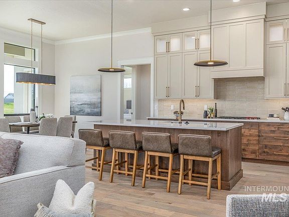 3rd image of 2927 W Three Lakes Dr