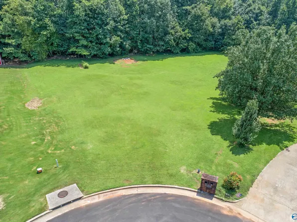 10 Blossom Ln, Athens, AL 35613