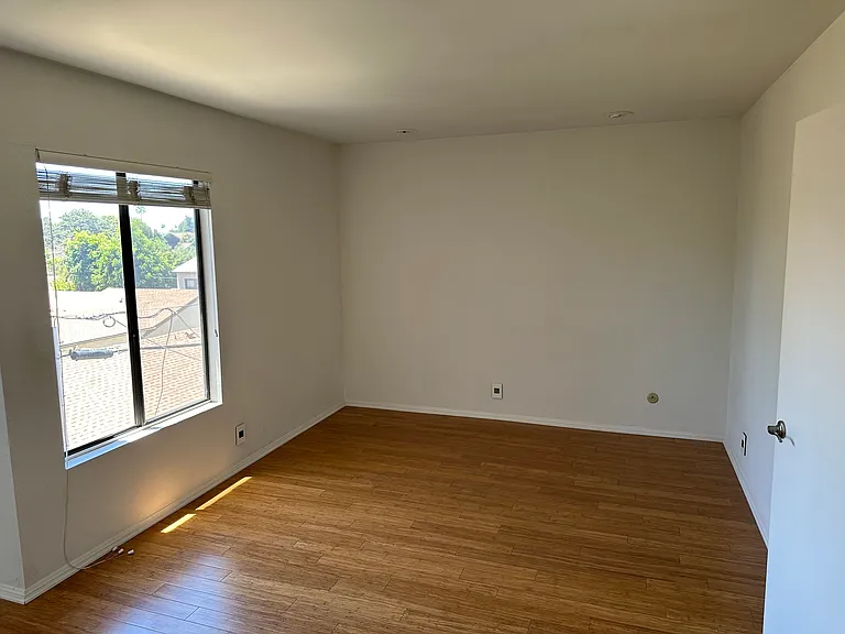 609 S El Molino Ave — Photo 7