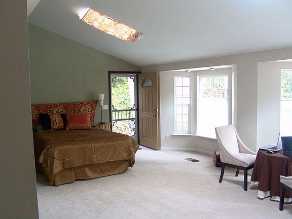 Large bedroom with bay windows