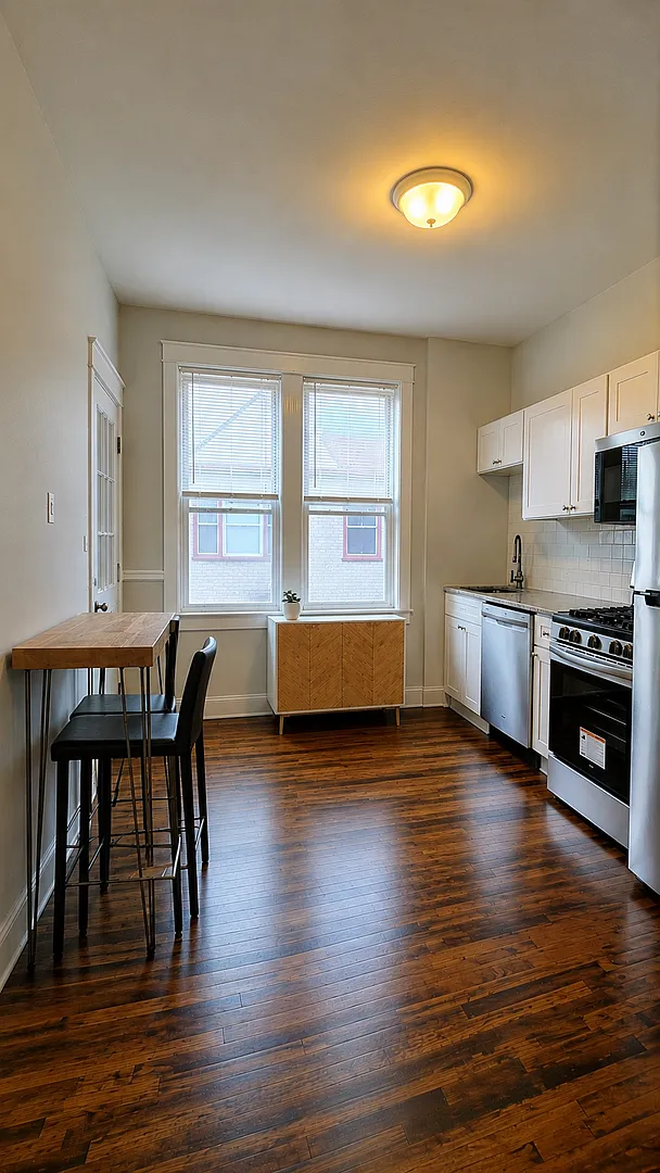 New rehab in Ukrainian Village — Photo 3