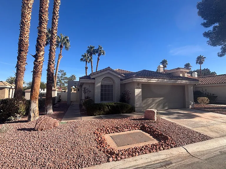 2544 Golden Sands Dr — Photo 2
