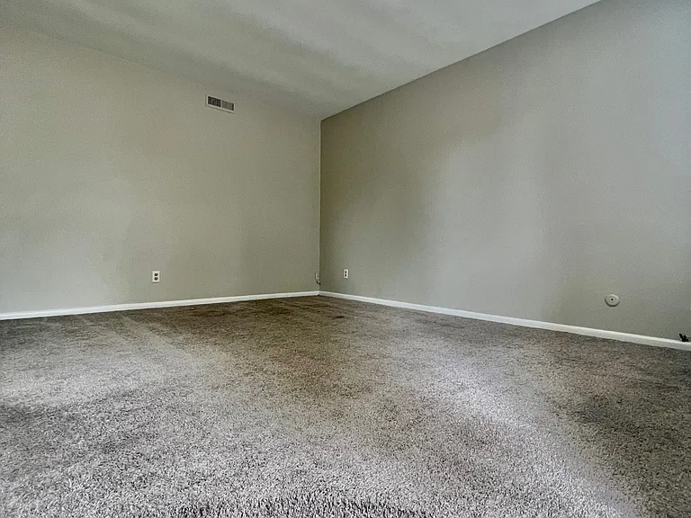 601 N Charles St #8 — Photo 3