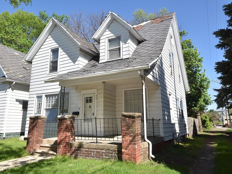 1st image of 913 E Washington St