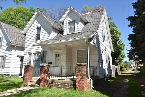 913 E Washington St Photo 1