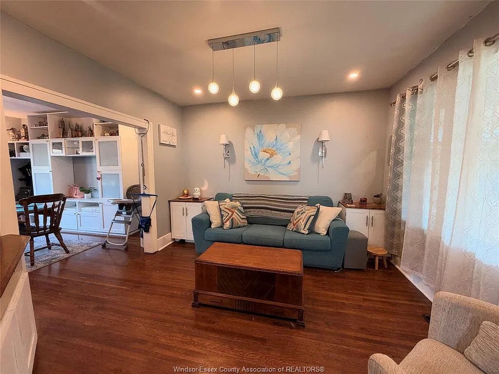 4 bed, $2,300 — Photo 4