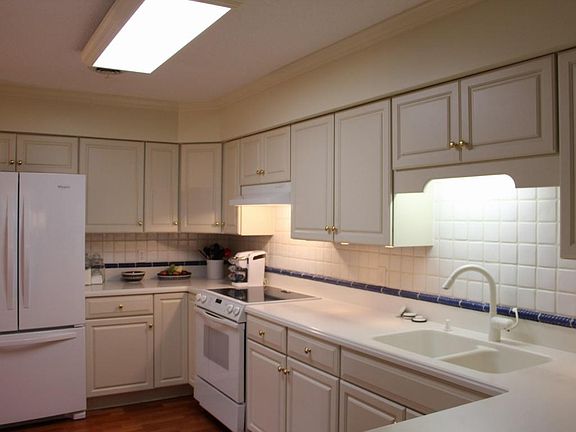 2nd image of 2805 W Westridge Pl