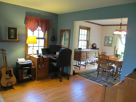 2nd image of 2 Hilltop Ct