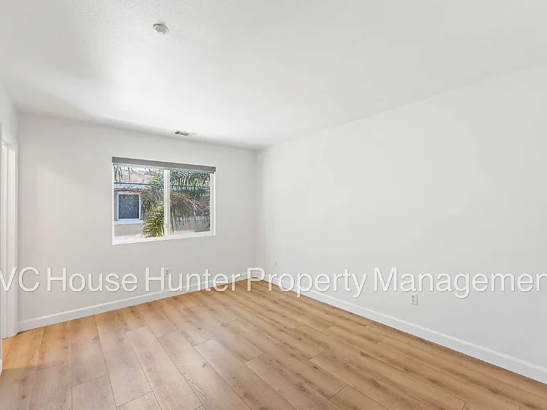708 Entrada Dr — Photo 25