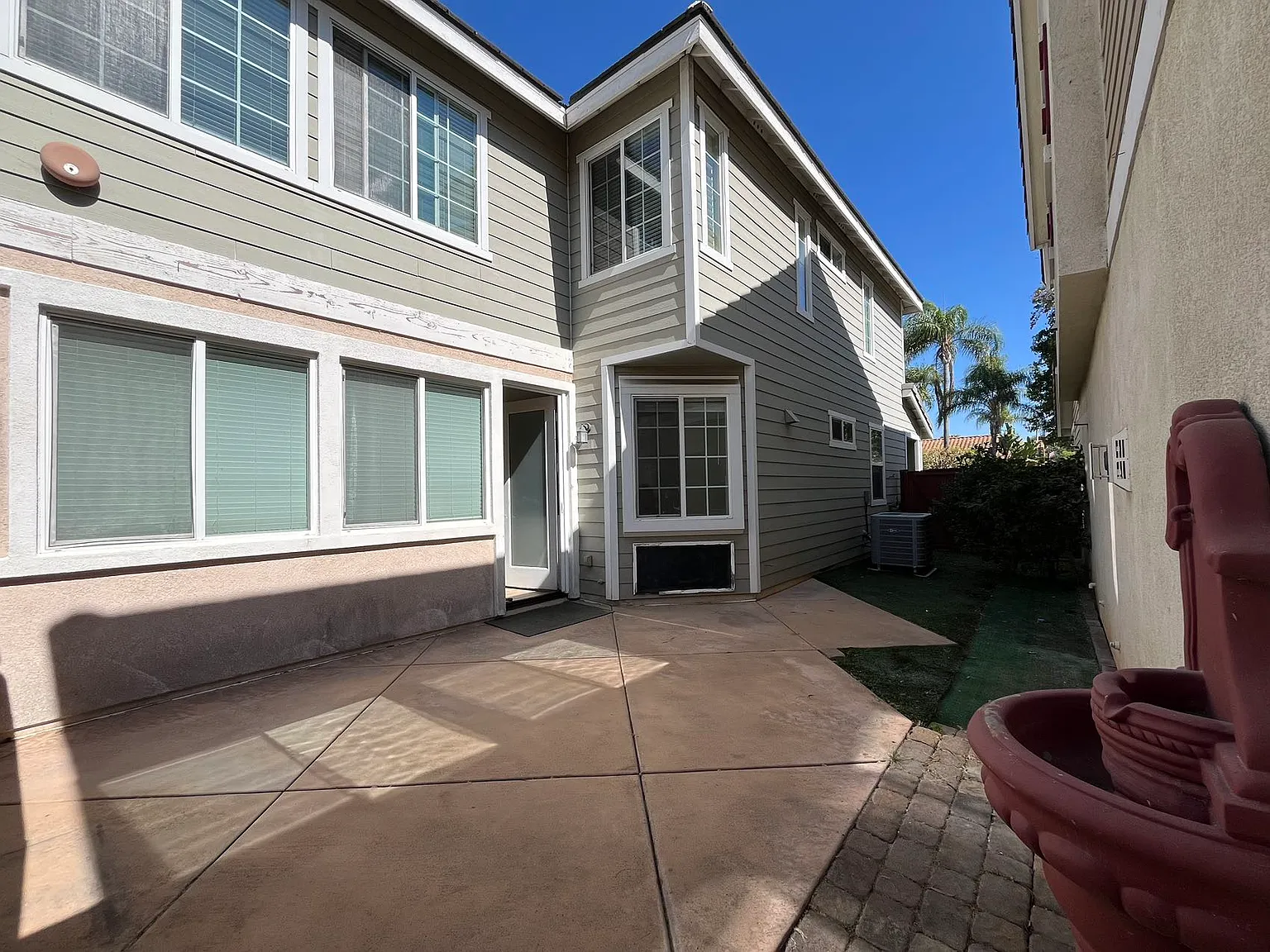 4 bed, 2436 sqft, $4,198 — Photo 3