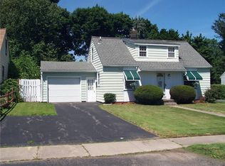 77 Newton Rd, Rochester, NY 14626