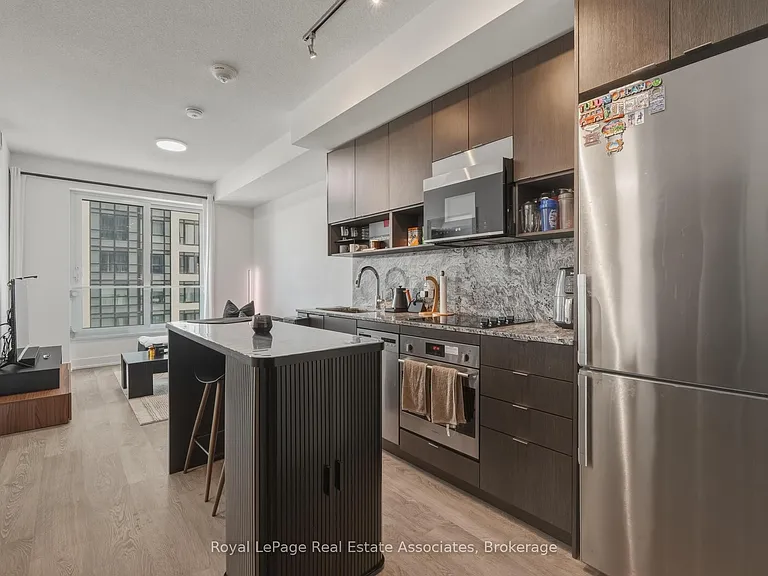 9 Mabelle Ave #3020 — Photo 4