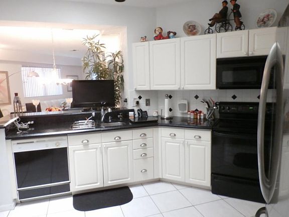 2nd image of 12586 Crystal Pointe Dr APT A