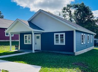 20 Grove Pl, Frankfort, MI 49635