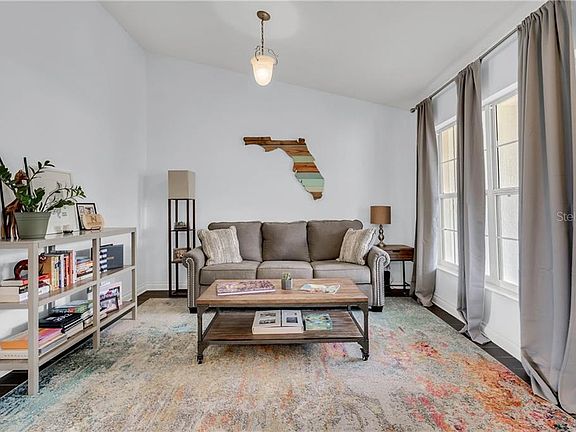 2nd image of 129 Steinbeck St