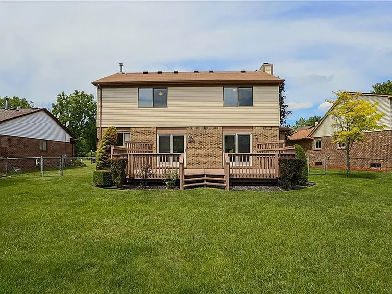 1477 Fairfax Dr — Photo 17