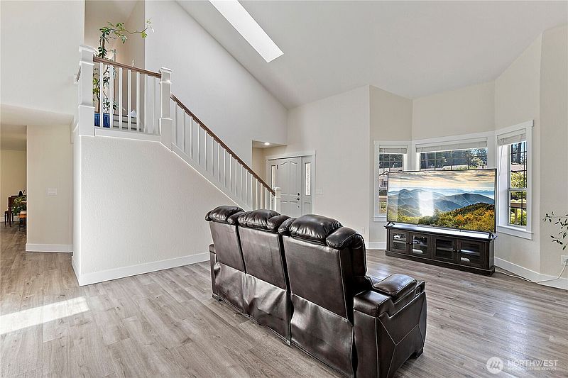 3rd image of 5102 39th Avenue SE