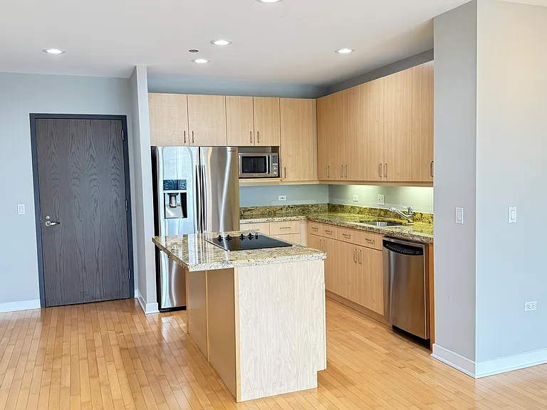737 W Washington Blvd #1904 — Photo 2