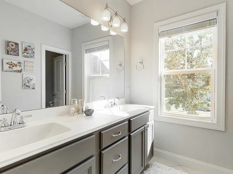 562 W Craftsman Way — Photo 25