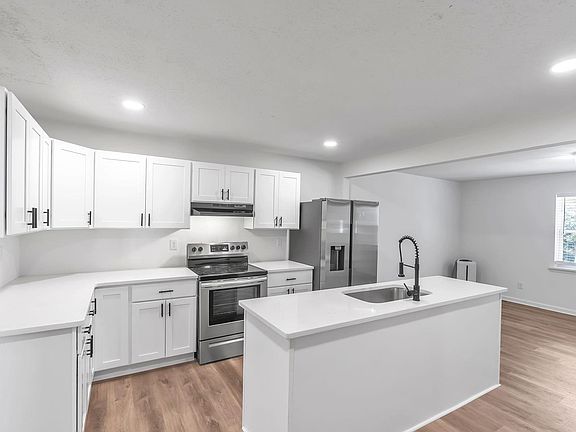 3rd image of 4 Easy St