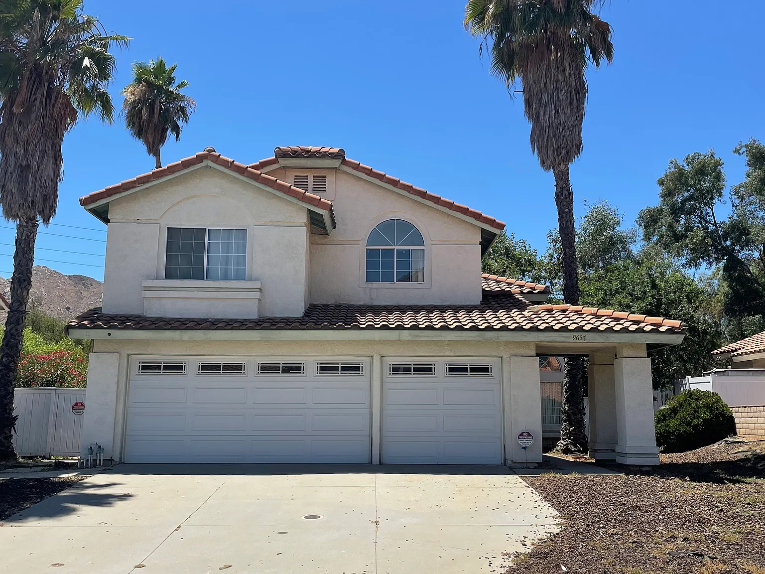 4 bed, 2361 sqft, $1,000 — Photo 1