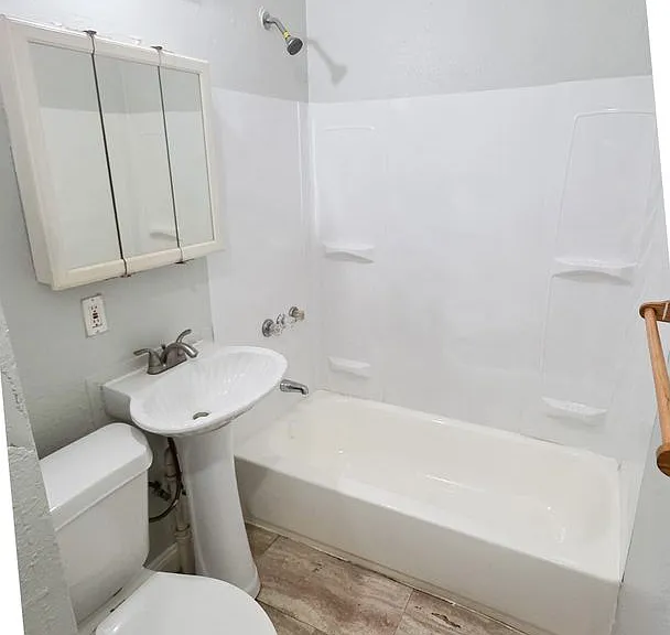 3921 Myrtle Ave — Photo 4
