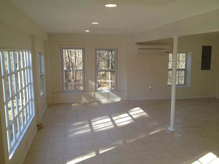 10120 Falls Rd — Photo 10