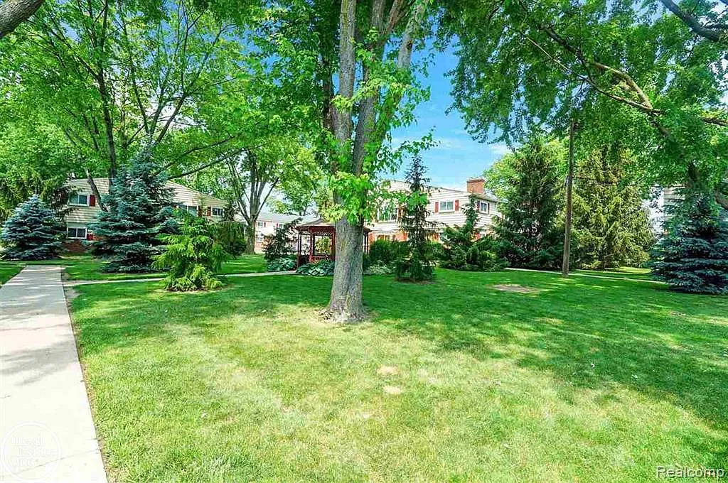 2 bed, 1.0 bath, 943 sqft, $1,250 — Photo 3