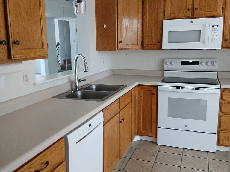 790 E Hamlet Cir N — Photo 8