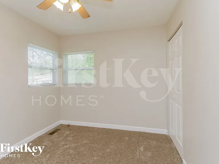484 Talala St — Photo 10