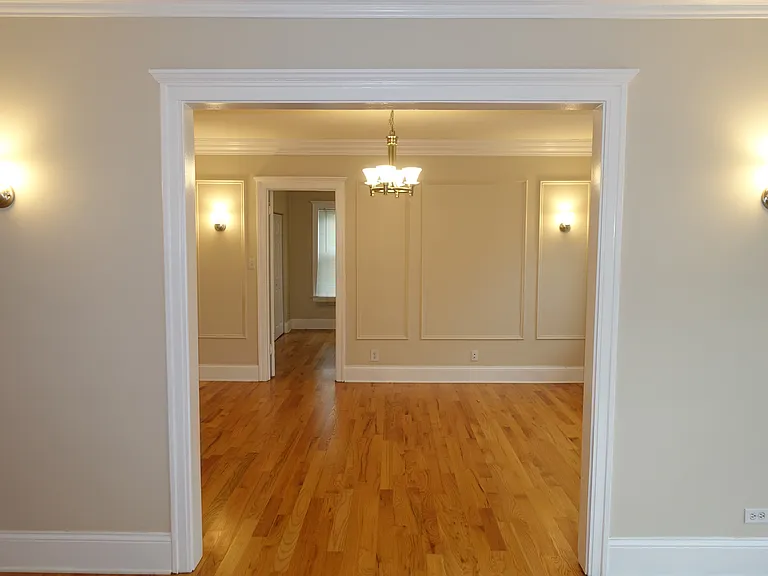 Entrance to Dining Rm