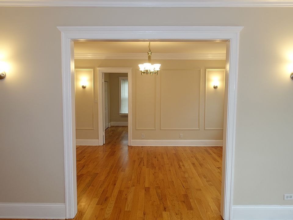 Entrance to Dining Rm