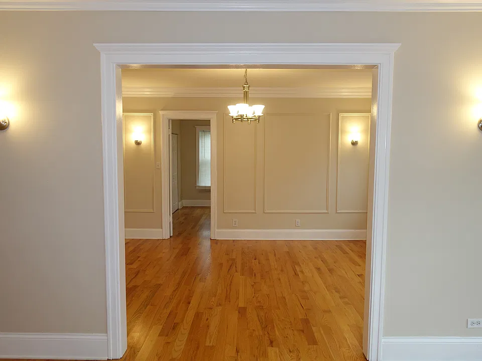 Entrance to Dining Rm