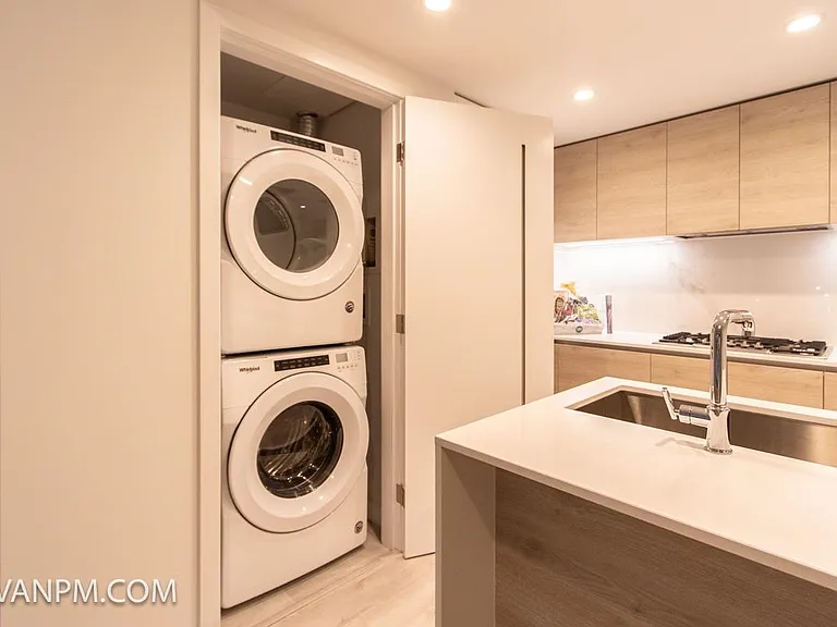 2085 Skyline Ct #405 — Photo 8