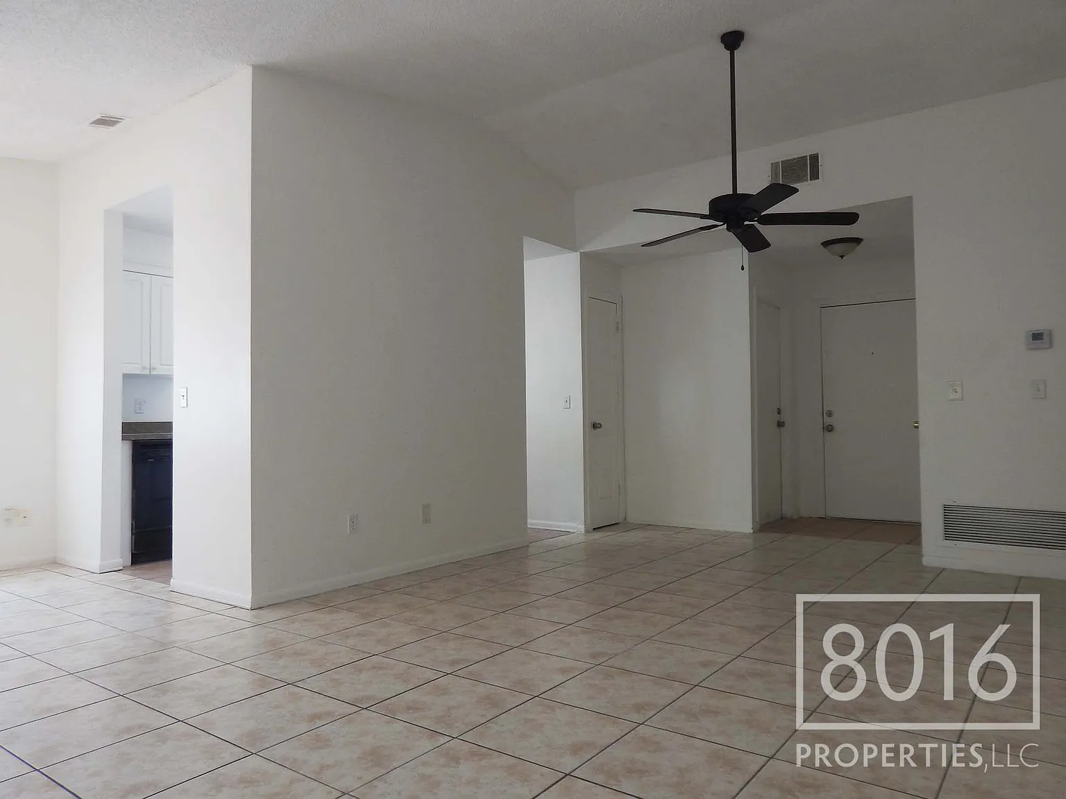 3 bed, 1300 sqft, $1,900 — Photo 2